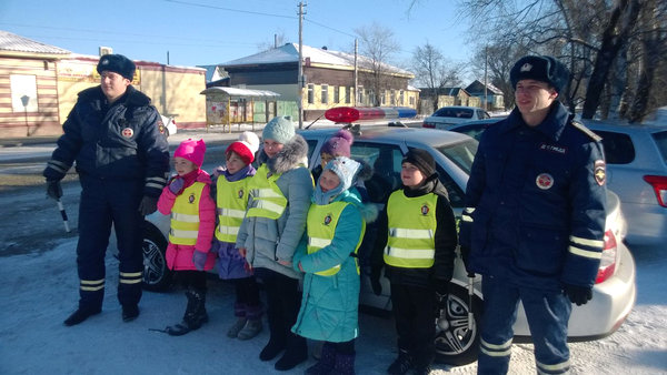 Автоинспекторы и дети провели в Свободном акцию в рамках 