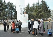 В день рождения Ленина возложить цветы к его памятникам приходит всё меньше людей