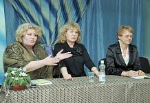 Депутат Госдумы убедила желтояровцев, что реформа здравоохранения не оставит их без своей участковой больницы