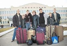 Американская бабушка с приёмными детьми из амурского села снова приехала в Россию
