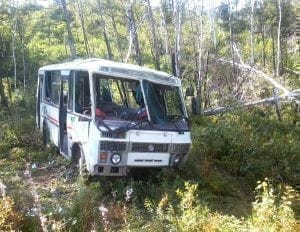 На трассе Свободный – Буссе перевернулся рейсовый автобус, пострадало 7 пассажиров