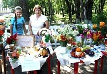 Свободненские пенсионеры-железнодорожники проводили лето выставкой плодов и кулинарных шедевров