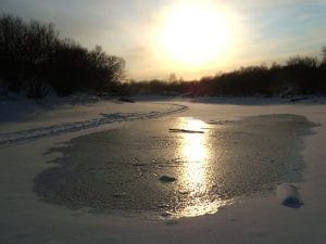 Выход на тонкий лёд опасен для жизни, предупреждают свободненцев гидрологи и спасатели