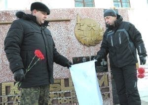 В Свободном открыта мемориальная доска погибшему в бою под Хасавюртом Ивану Маслову