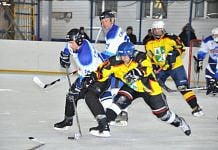 Свободненские хоккеисты одержали первую победу на соревнованиях ветеранских команд