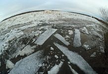 Сотни свободненцев пришли на берег Зеи посмотреть на ледоход