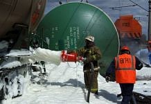 В Свободненском районе около села Черновка из сошедшей с рельсов цистерны  вылилось более 20 тонн нефти