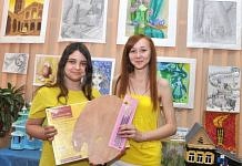 Работы свободненских школьниц удостоены персональной выставки