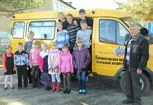 Москвитинская школа, которую хотели закрыть чиновники, получила новый автобус