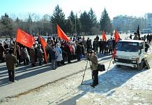 На митинге коммунистов в Свободном трибуной для ораторов стал грузовик Toyota