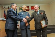 Депутаты поздравили ветеранов с юбилеем свободненской школы снайперов