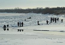 Из-за погодных аномалий свободненские рыбаки не могут дождаться льда на Зее