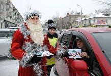 «Патрульный» Дед Мороз и юные инспекторы напомнили водителям и пешеходам о соблюдении ПДД