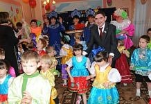 Свободненские депутаты-единороссы отправились на Масленицу с подарками в детские дома и интернаты