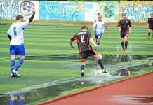 Футболисты «Союза» одержали победу в матче под проливным дождём