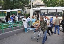 Эвакуированных из Зеи больных доставили в Свободный на автобусах и самолётах