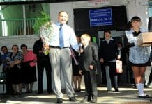 Мэр Свободного поздравил школьников Суражевки с началом нового учебного года