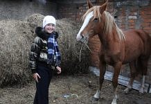 Руководители Свободненского района исполнили мечту маленькой сельчанки и подарили ей лошадь