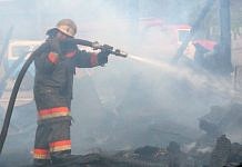 Жителю свободненского села Дмитриевка подожгли входную дверь