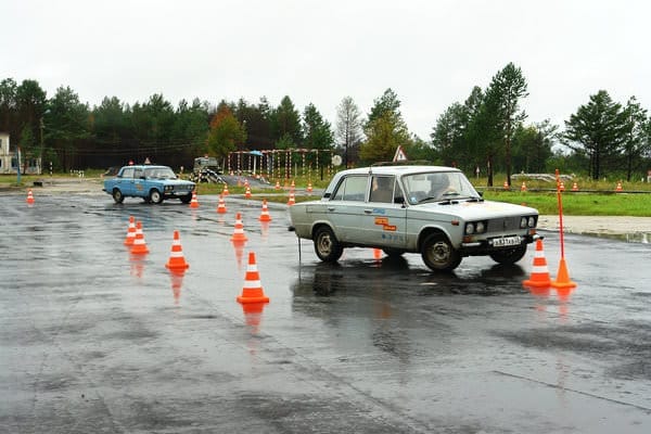 В России начинающим водителям хотят выдавать временные права