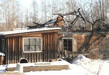 У пострадавшего летом от наводнения дома в Свободном зимой сгорела крыша