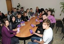 Перед поездкой в Благовещенск на олимпиаду свободненские школьники получили по плитке «заряженного на удачу» шоколада