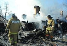 В Свободненском районе в посёлке Юхта сгорел пятиквартирный дом