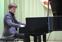 Студент консерватории Кирилл Булгаков дал концерт для земляков в Свободненской школе искусств
