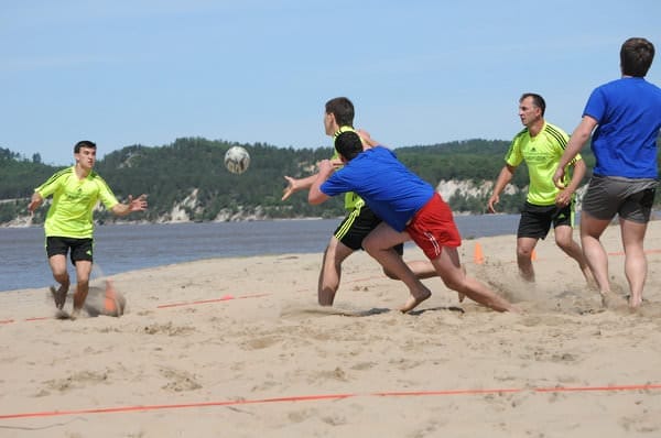 Свободненская команда «Самородок» стала победителем турнира по пляжному регби. Новости
