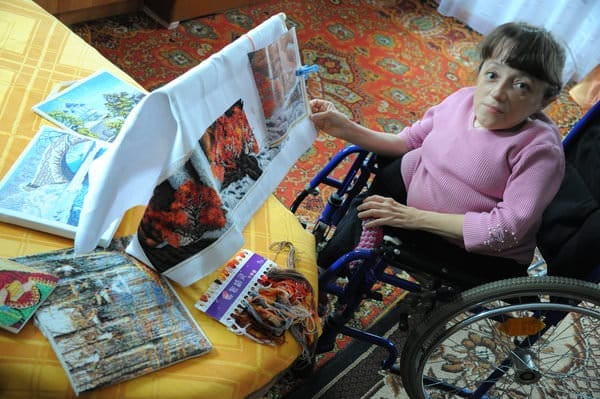 Сельчанка из Свободненского района смогла сделать свою жизнь в инвалидной коляске духовно богатой и творческой. Новости