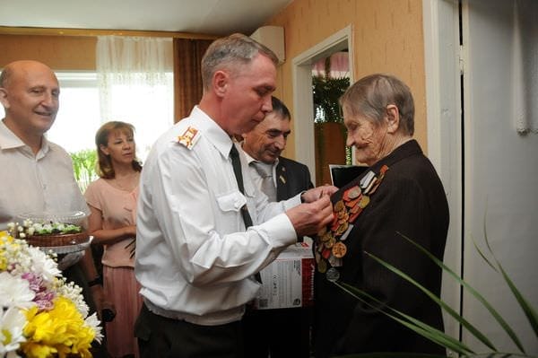 Двум свободненским ветеранам вручили медали за освобождение Белоруссии. Новости