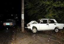 В Свободном водитель «Жигулей» сбил столб и бросил машину с пассажирами
