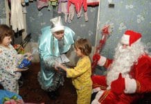 Специалисты Свободненского центра «Лада» порадовали новогодними подарками детей из малообеспеченных семей