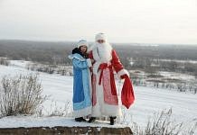 Дед Мороз и Снегурочка из «Зейских огней» приехали к свободненским детям с подарками