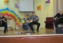 Свободненские рок-музыканты выступили с концертом в реабилитационном центре для детей «Бардагон»