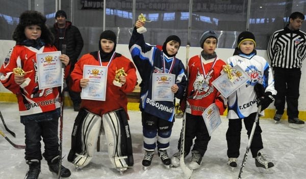 Юные хоккеисты свободненского «Союза» заняли две ступени пьедестала в областном турнире. Новости