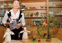 Необычные куклы учителя из Свободненского района