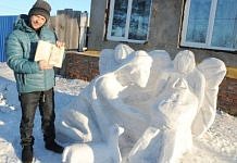 На одной из улиц Свободного «выросла» снежная скульптура на евангельский сюжет