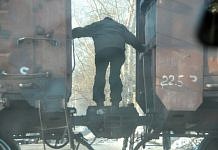 Два жителя Свободного пытались сдать на металлолом  детали железнодорожного вагона