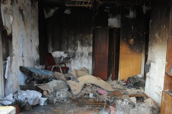 Пожар в деревянном двухэтажном бараке оставил без жилья три свободненских семьи. Новости