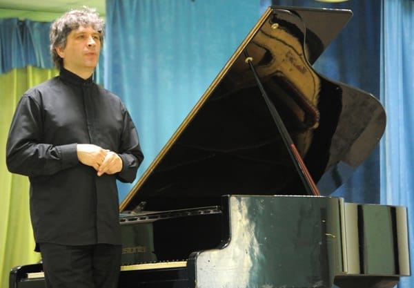 В Свободном в третий раз с классикой и импровизацией - эстонский пианист Танел Йоаметс. Новости
