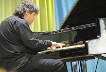 В Свободном в третий раз с классикой и импровизацией — эстонский пианист Танел Йоаметс