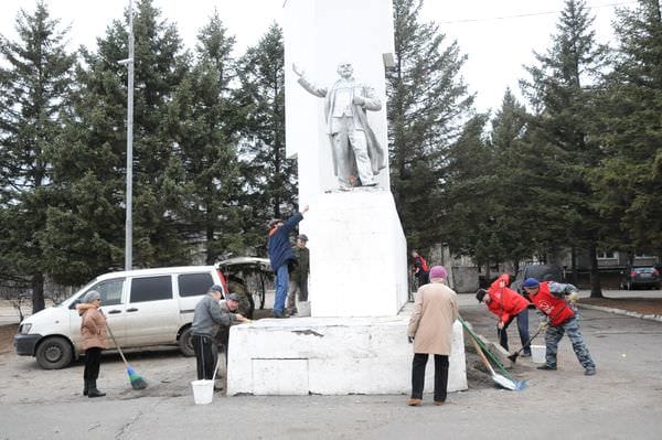 Обезглавленный памятник Ленину коммунисты Свободного восстановят в мае. Новости