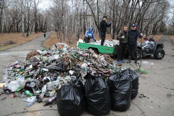Свободненские спортсмены вывезли из железнодорожного парка 6 КамАЗов мусора. Новости