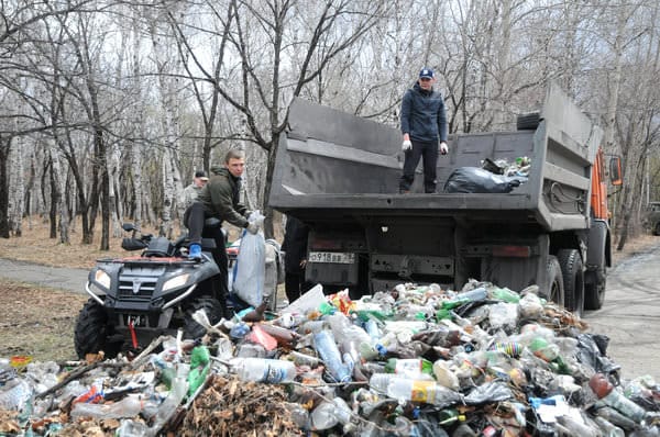 Свободненские спортсмены вывезли из железнодорожного парка 6 КамАЗов мусора. Новости
