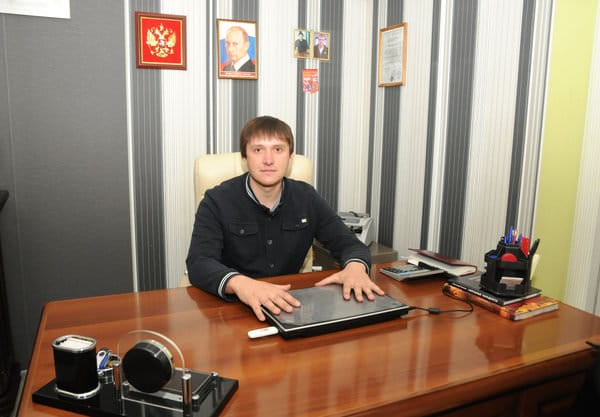 Молодой владелец авторынка из Свободного записал видеоролик с поздравлением Путину. Новости