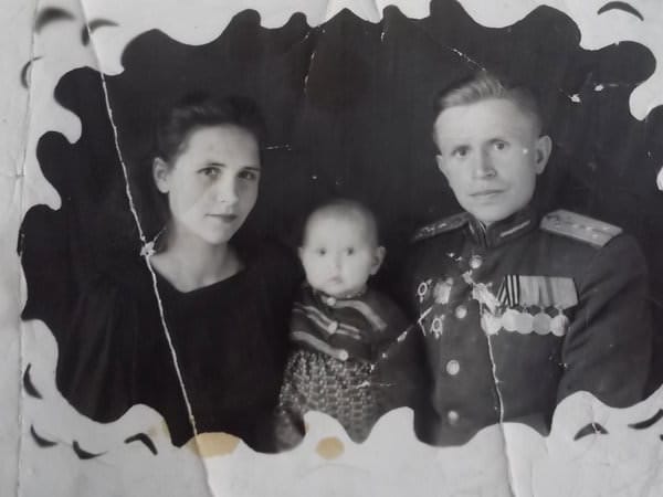 Вдова танкиста передала в Свободненский музей фронтовые фотографии и солдатскую фляжку. Новости