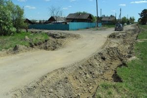Разбитые большегрузами космодрома дороги в Свободненском районе начали ремонтировать