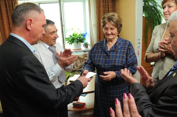 Два свободненских ветерана получили фронтовые треугольники лично от президента Белоруссии. Новости