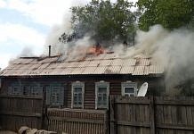 Загоревшаяся крыша едва не оставила без жилья две семьи свободненцев